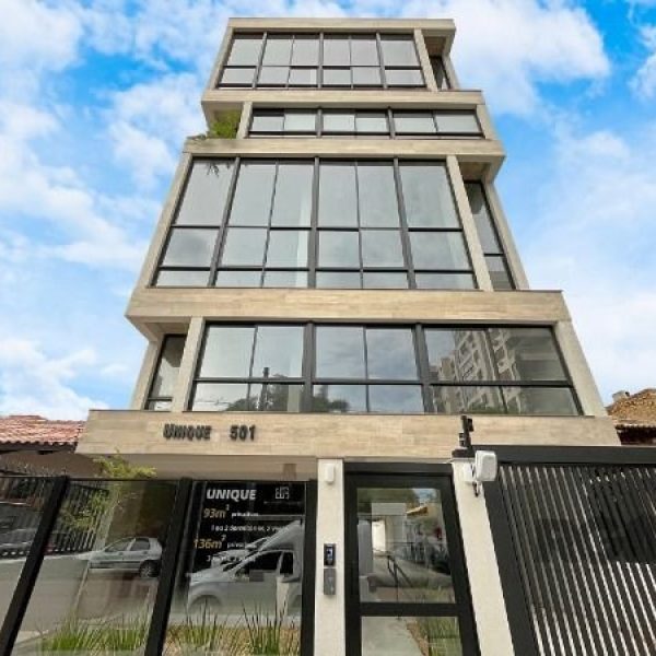 Apartamento à venda com 93m², 3 quartos, 1 suíte, 2 vagas no bairro Tristeza em Porto Alegre - Foto 1