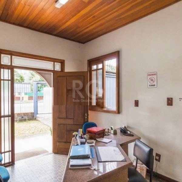 Casa à venda com 120m², 3 quartos, 1 suíte, 3 vagas no bairro Partenon em Porto Alegre - Foto 1