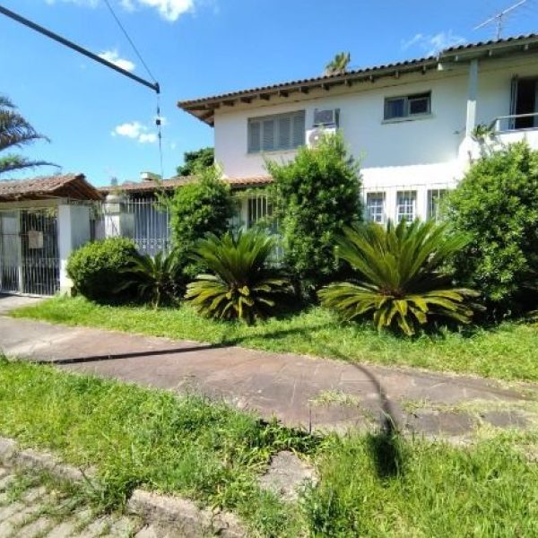 Casa à venda com 358m², 3 quartos, 1 suíte, 4 vagas no bairro Ipanema em Porto Alegre - Foto 1