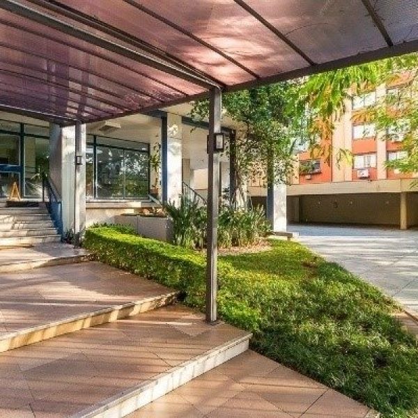 Apartamento à venda com 107m², 3 quartos, 1 suíte, 1 vaga no bairro Moinhos de Vento em Porto Alegre - Foto 1