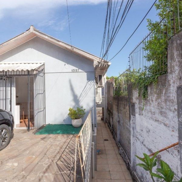 Casa à venda com 231m², 4 quartos, 2 suítes, 4 vagas no bairro Glória em Porto Alegre - Foto 1