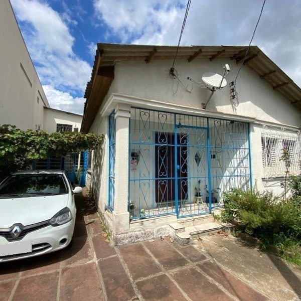 Casa à venda com 180m², 2 quartos, 2 vagas no bairro Azenha em Porto Alegre - Foto 1