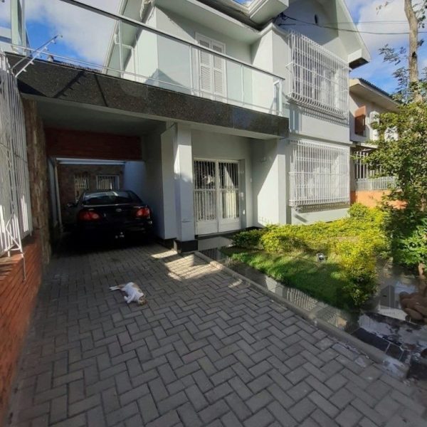 Casa à venda com 251m², 4 quartos, 1 suíte, 2 vagas no bairro Azenha em Porto Alegre - Foto 1