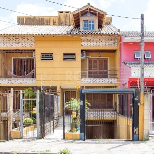 Casa à venda com 204m², 3 quartos, 1 suíte, 3 vagas no bairro Ipanema em Porto Alegre - Foto 1