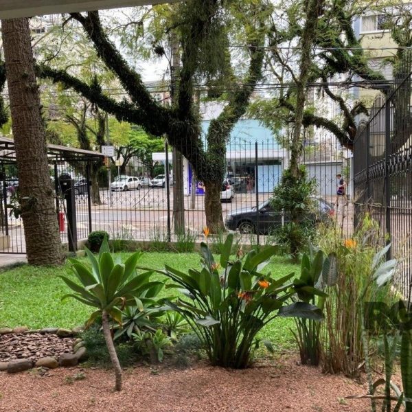 Apartamento à venda com 104m², 3 quartos, 1 suíte, 1 vaga no bairro Independência em Porto Alegre - Foto 1