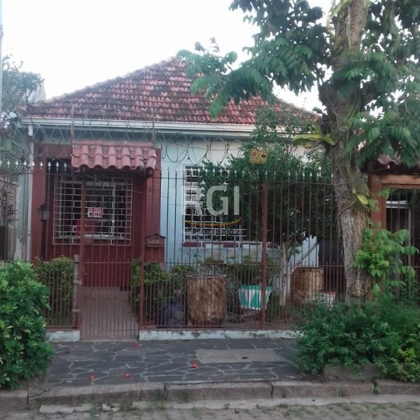 Casa à venda com 70m², 2 quartos, 2 vagas no bairro Partenon em Porto Alegre - Foto 1