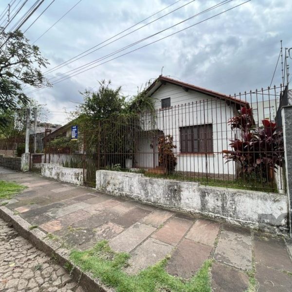 Casa à venda com 186m², 4 quartos, 4 vagas no bairro Medianeira em Porto Alegre - Foto 1