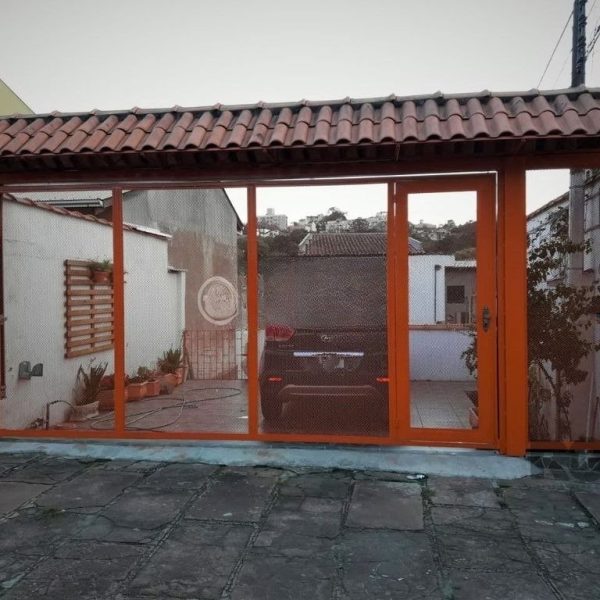 Casa à venda com 61m², 3 quartos, 2 vagas no bairro Glória em Porto Alegre - Foto 1