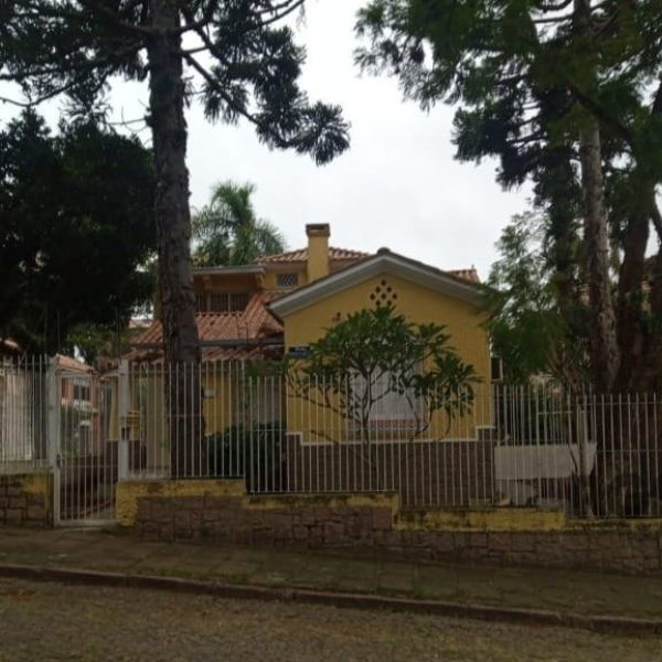 Casa à venda com 200m², 3 quartos, 1 suíte, 2 vagas no bairro Santo Antônio em Porto Alegre - Foto 1