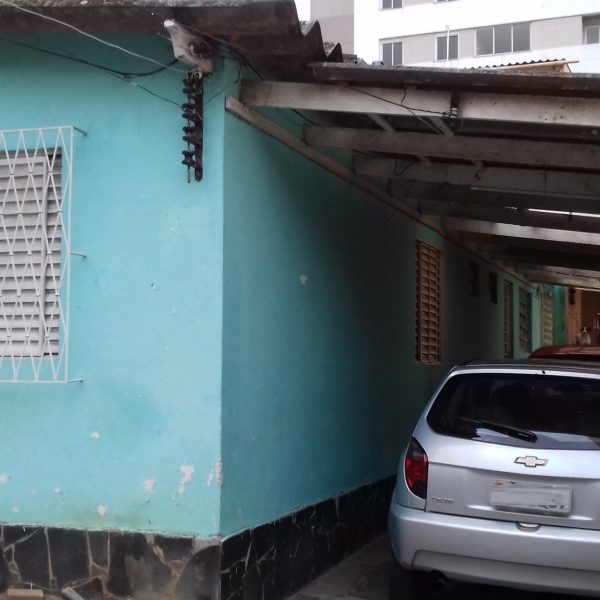 Casa à venda com 81m², 4 quartos, 3 vagas no bairro Partenon em Porto Alegre - Foto 1