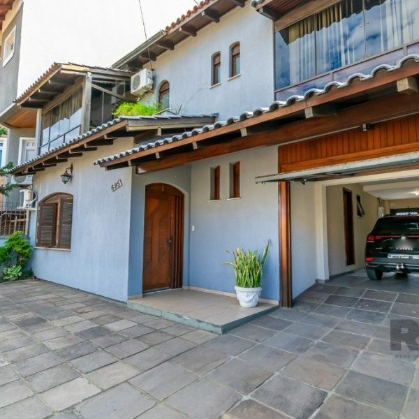 Casa à venda com 288m², 4 quartos, 1 suíte, 4 vagas no bairro Jardim Planalto em Porto Alegre - Foto 1