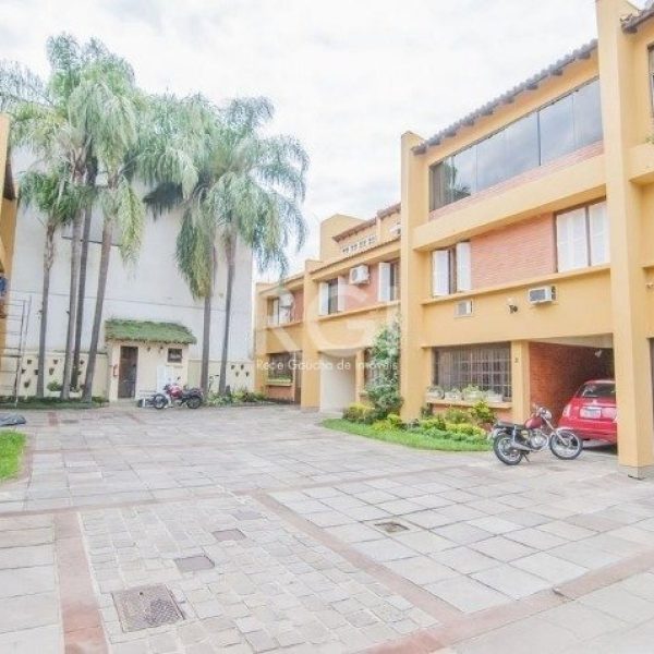 Casa Condominio à venda com 117m², 3 quartos, 1 suíte, 2 vagas no bairro Medianeira em Porto Alegre - Foto 1