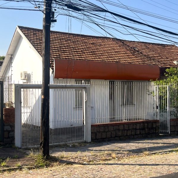 Casa à venda com 196m², 4 quartos, 6 vagas no bairro Passo d'Areia em Porto Alegre - Foto 1