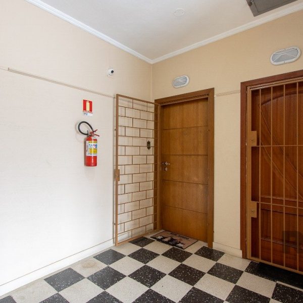 Apartamento à venda com 67m², 2 quartos no bairro Medianeira em Porto Alegre - Foto 1