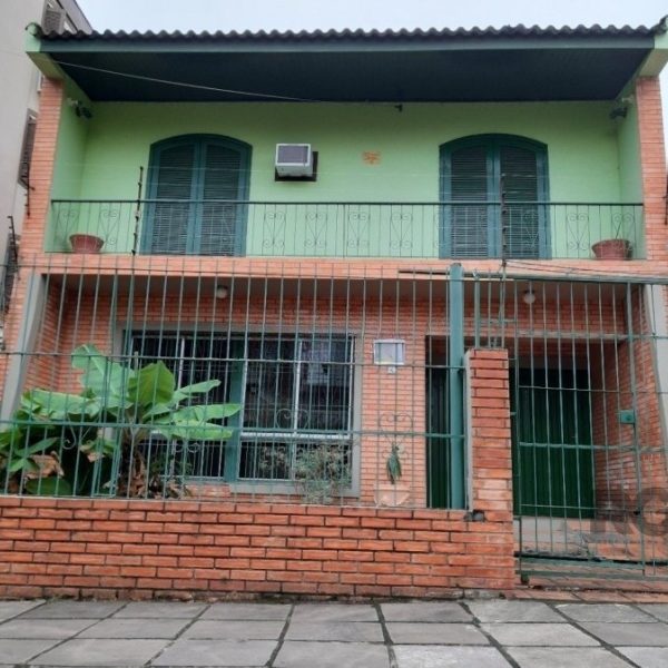 Casa à venda com 130m², 3 quartos, 1 suíte, 5 vagas no bairro Jardim Botânico em Porto Alegre - Foto 1