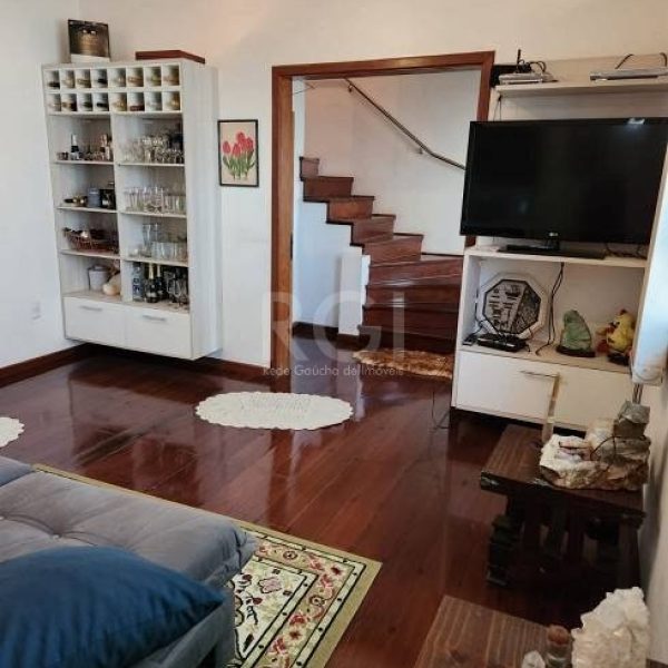 Casa à venda com 150m², 3 quartos, 2 suítes, 3 vagas no bairro Azenha em Porto Alegre - Foto 1