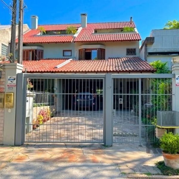 Casa à venda com 274m², 3 quartos, 1 suíte, 2 vagas no bairro Ipanema em Porto Alegre - Foto 1