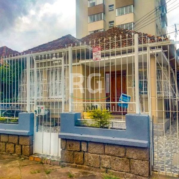 Casa à venda com 119m², 3 quartos, 1 suíte, 2 vagas no bairro Azenha em Porto Alegre - Foto 1