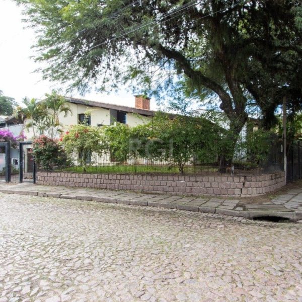 Casa à venda com 180m², 3 quartos, 1 suíte, 2 vagas no bairro Ipanema em Porto Alegre - Foto 1