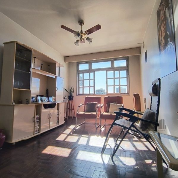 Apartamento à venda com 75m², 3 quartos no bairro Medianeira em Porto Alegre - Foto 1