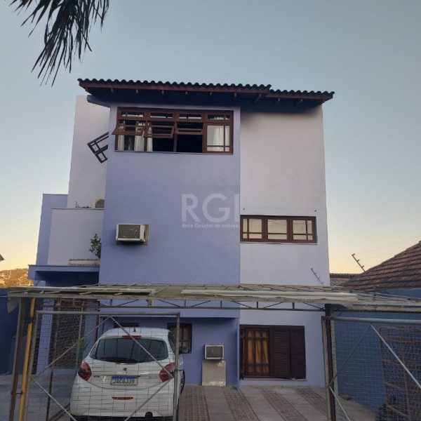 Casa à venda com 244m², 5 quartos, 3 suítes, 6 vagas no bairro Cristal em Porto Alegre - Foto 1