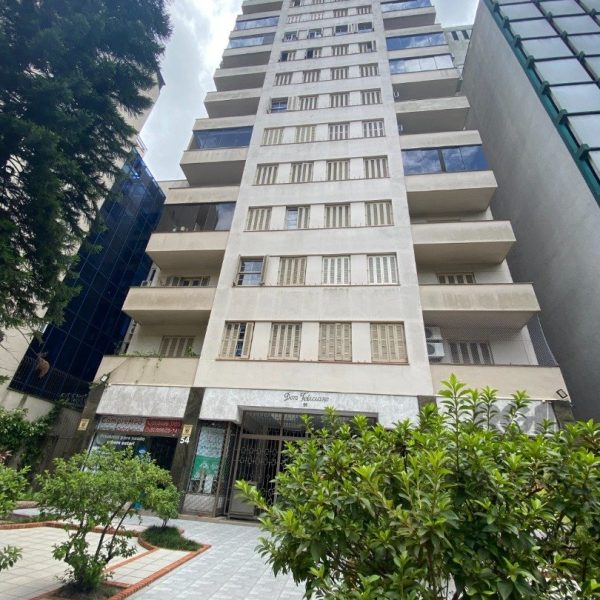 Apartamento à venda com 156m², 4 quartos, 1 suíte, 1 vaga no bairro Centro Histórico em Porto Alegre - Foto 1