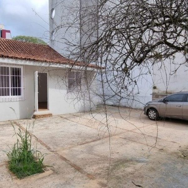 Casa à venda com 105m², 2 quartos, 5 vagas no bairro Petrópolis em Porto Alegre - Foto 1