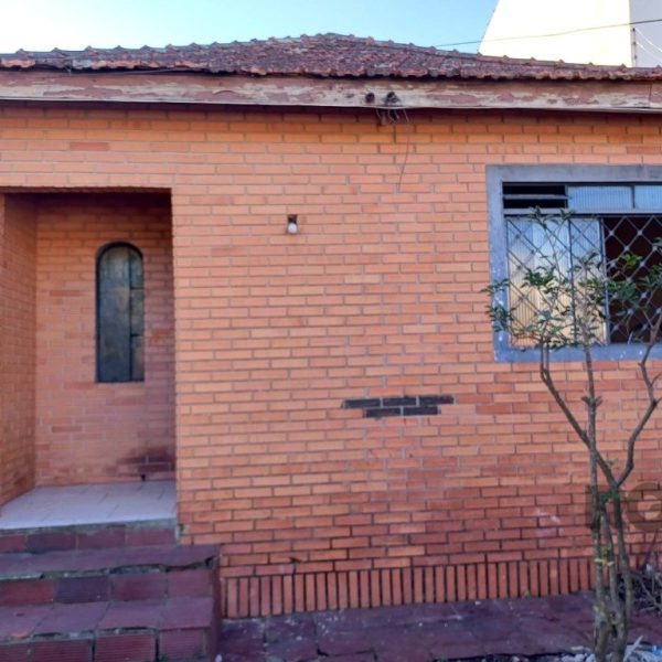 Casa à venda com 65m², 3 quartos, 1 suíte, 5 vagas no bairro Glória em Porto Alegre - Foto 1