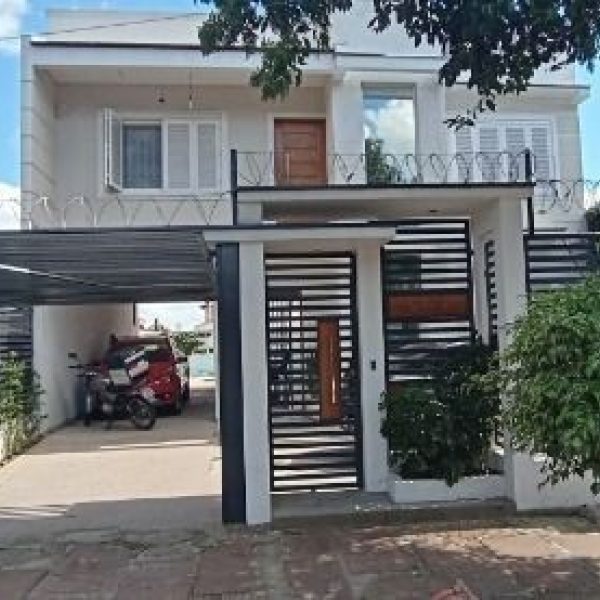 Casa à venda com 190m², 3 quartos, 3 suítes, 3 vagas no bairro Cristal em Porto Alegre - Foto 1