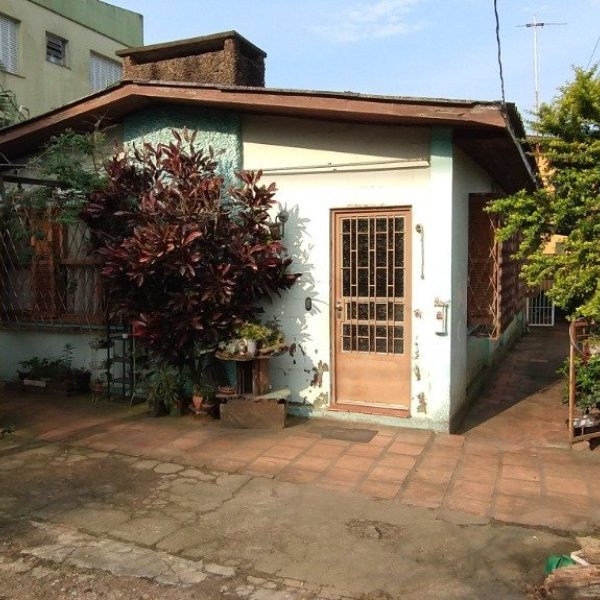 Casa à venda com 150m², 3 quartos, 1 suíte, 3 vagas no bairro Cristal em Porto Alegre - Foto 1