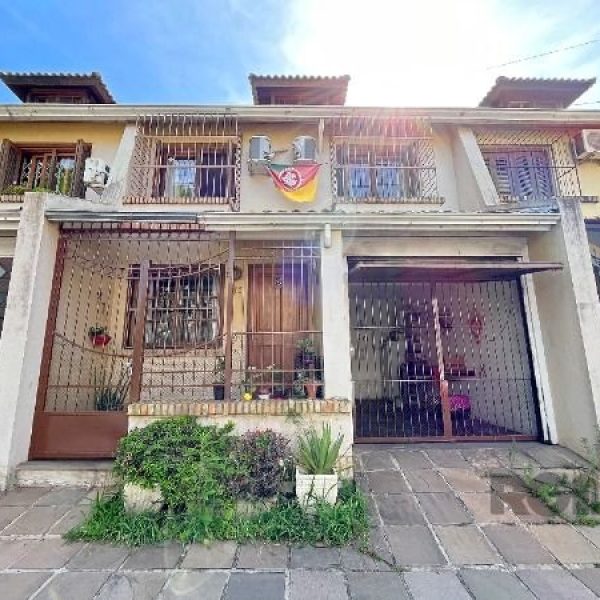 Casa à venda com 148m², 3 quartos, 1 suíte, 2 vagas no bairro Tristeza em Porto Alegre - Foto 1