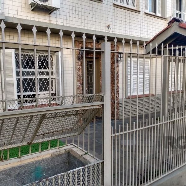 Apartamento à venda com 77m², 2 quartos no bairro Moinhos de Vento em Porto Alegre - Foto 1