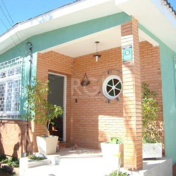 Casa à venda com 140m², 3 quartos, 2 suítes, 1 vaga no bairro Partenon em Porto Alegre - Foto 1