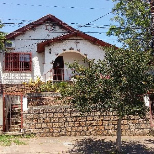 Casa à venda com 128m², 2 quartos, 6 vagas no bairro Medianeira em Porto Alegre - Foto 1