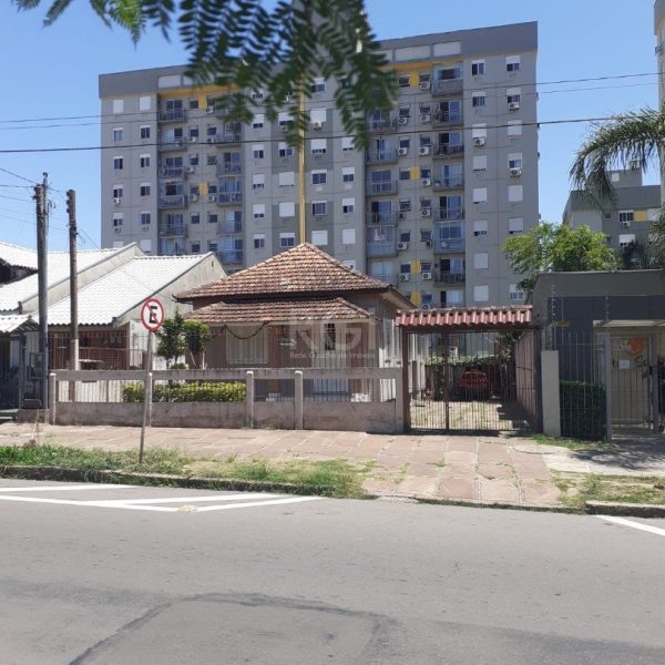 Casa à venda com 440m², 2 quartos no bairro Tristeza em Porto Alegre - Foto 1