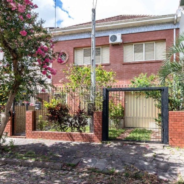 Casa à venda com 118m², 2 quartos, 2 vagas no bairro Medianeira em Porto Alegre - Foto 1