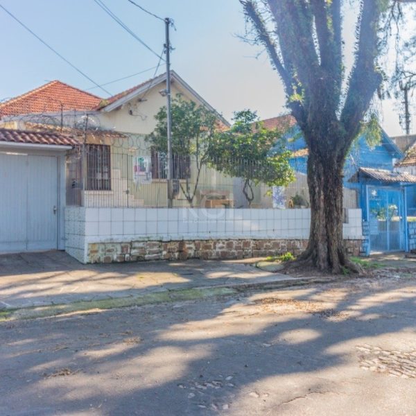 Casa à venda com 135m², 3 quartos, 1 suíte, 1 vaga no bairro Santa Tereza em Porto Alegre - Foto 1