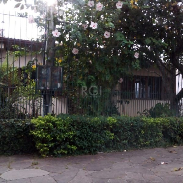 Casa à venda com 300m², 4 quartos, 2 vagas no bairro Jardim Itu em Porto Alegre - Foto 1