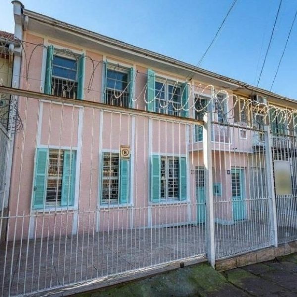 Casa à venda com 165m², 4 quartos, 2 vagas no bairro Medianeira em Porto Alegre - Foto 1