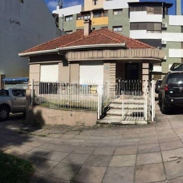 Casa à venda com 144m², 2 quartos, 1 suíte, 4 vagas no bairro Petrópolis em Porto Alegre - Foto 1