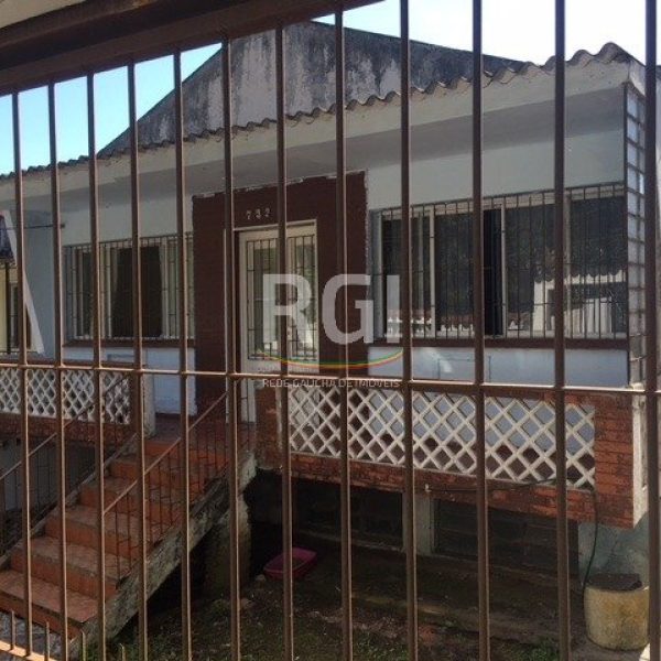 Casa à venda com 659m², 3 quartos, 1 vaga no bairro Tristeza em Porto Alegre - Foto 1