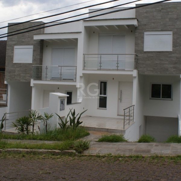 Casa à venda com 268m², 3 quartos, 1 suíte, 4 vagas no bairro Ipanema em Porto Alegre - Foto 1