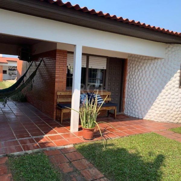 Casa à venda com 80m², 2 quartos, 2 vagas no bairro Jardim Beira Mar em Capão da Canoa - Foto 1