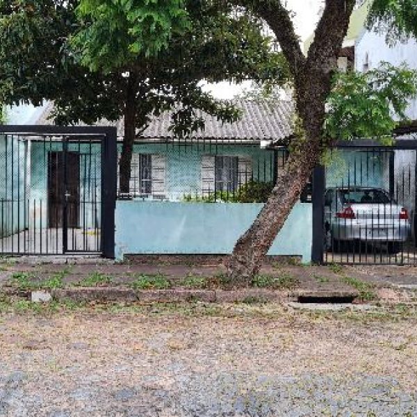 Casa à venda com 85m², 3 quartos, 1 vaga no bairro Ipanema em Porto Alegre - Foto 1