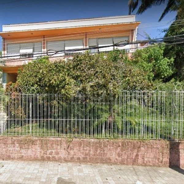 Casa à venda com 243m², 3 quartos, 5 vagas no bairro Medianeira em Porto Alegre - Foto 1