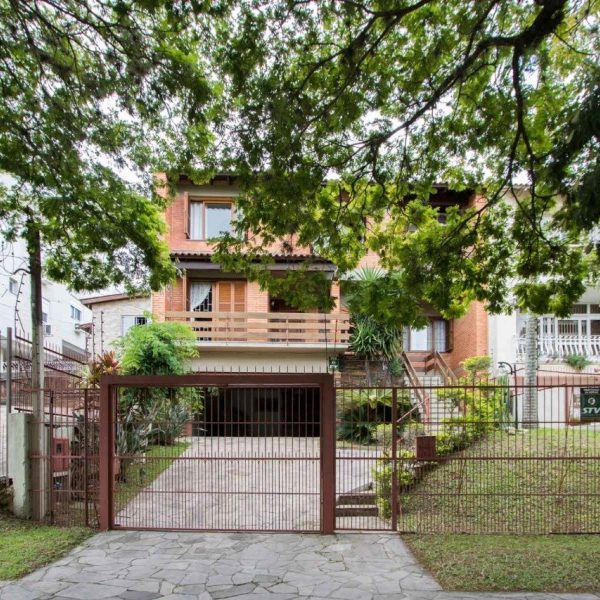 Casa à venda com 416m², 4 quartos, 1 suíte, 5 vagas no bairro Tristeza em Porto Alegre - Foto 1