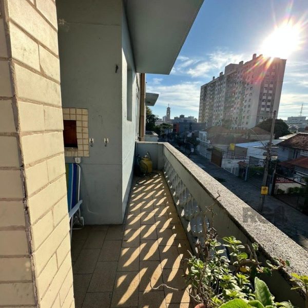 Apartamento à venda com 79m², 2 quartos, 1 vaga no bairro Azenha em Porto Alegre - Foto 1