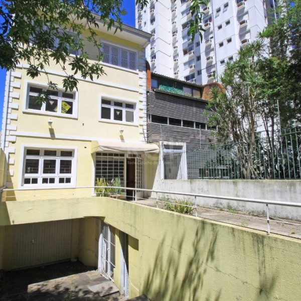 Casa à venda com 258m², 3 quartos, 1 suíte, 3 vagas no bairro Rio Branco em Porto Alegre - Foto 1