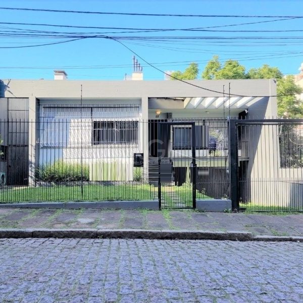 Casa à venda com 300m², 4 quartos, 2 suítes, 4 vagas no bairro Higienópolis em Porto Alegre - Foto 1