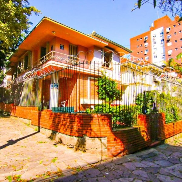 Casa à venda com 340m², 4 quartos, 1 suíte, 2 vagas no bairro Petrópolis em Porto Alegre - Foto 1